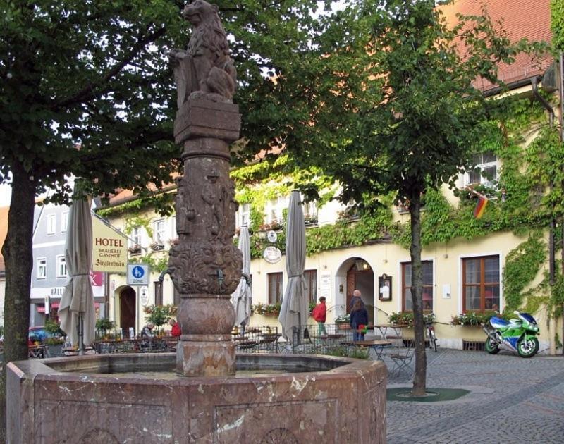 Отель Altstadt-hotel Zieglerbraeu Дахау