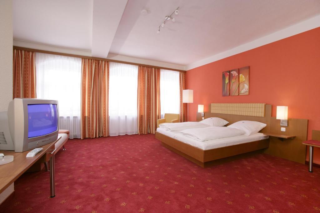Altstadt-hotel Zieglerbraeu Отель Дахау